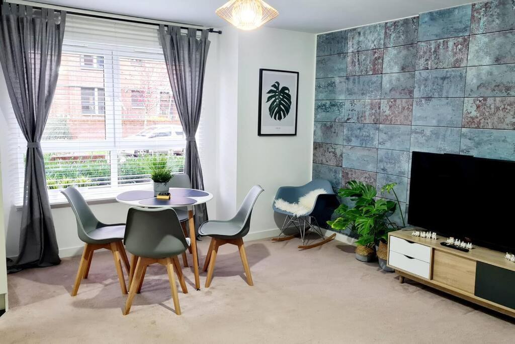Stylish 2 Bedroom Apartment / Free Gated Parking Glasgow Luaran gambar