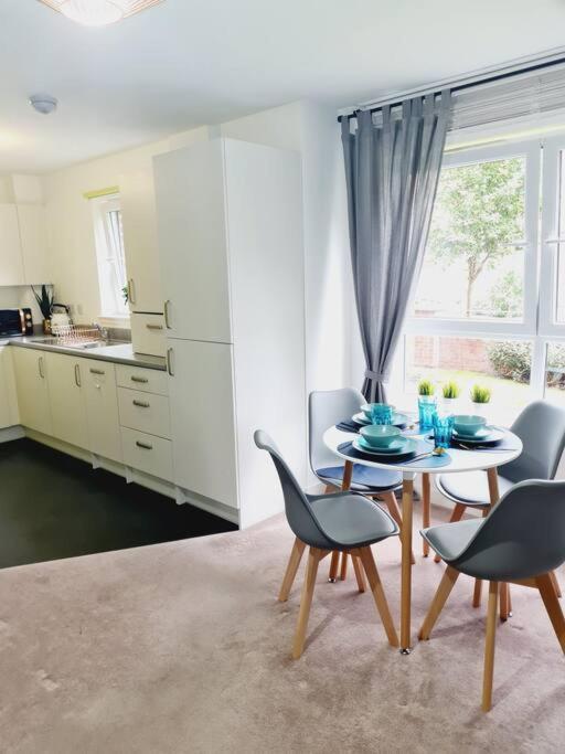 Stylish 2 Bedroom Apartment / Free Gated Parking Glasgow Luaran gambar
